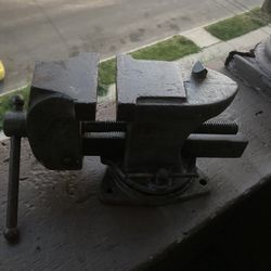 Large, solid vise