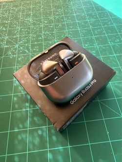 Samsung - Galaxy Buds3 Pro Wireless Earbud Headphones - Silver