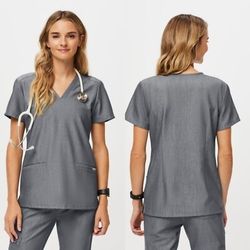 🩺 FIGS Casma Three‑Pocket Scrub Top – Graphite, Size M