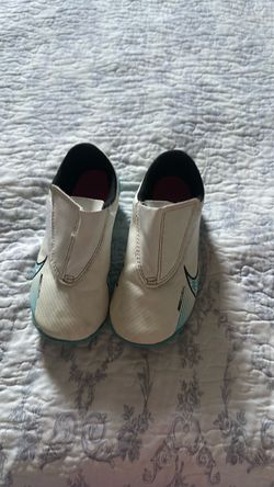 Soccer cleats