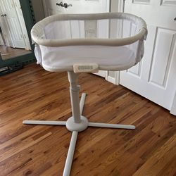 Halo Swivel Bassinet