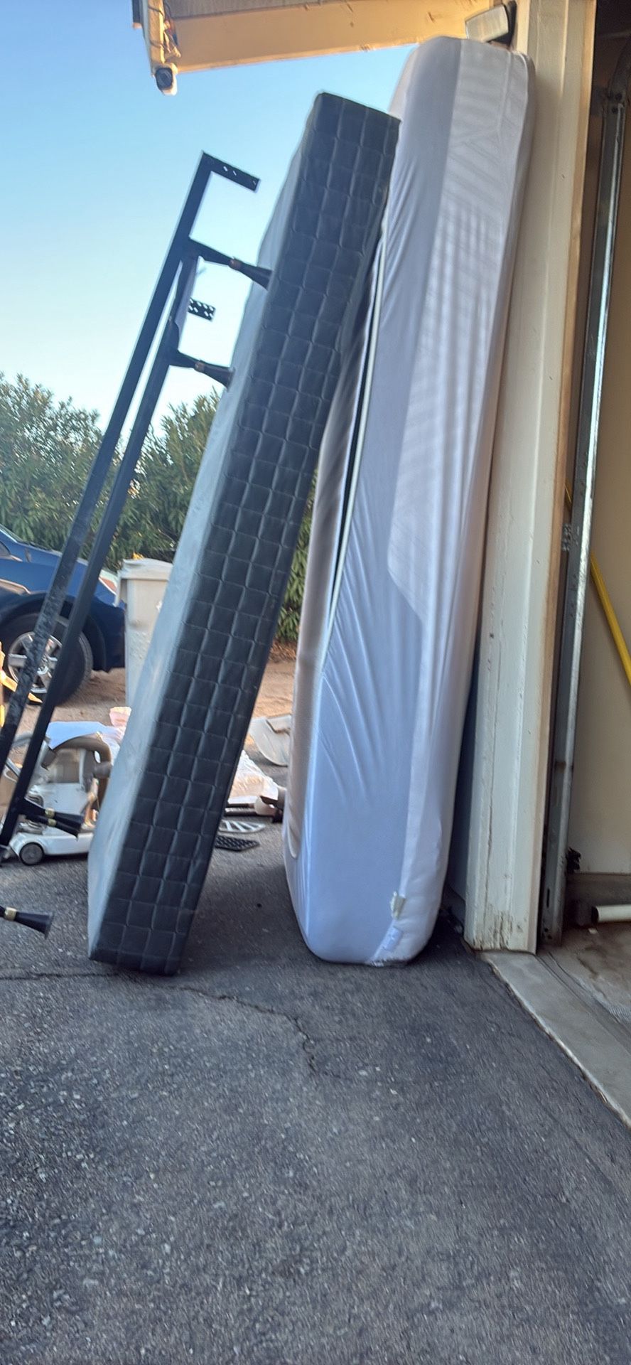 Garage Sale From 7 Am To 4 Pm