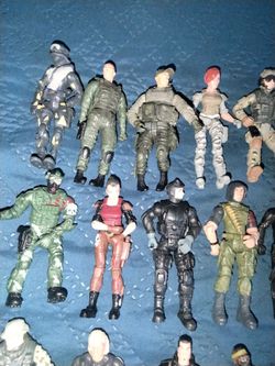Lot of 25 Military Action Figures