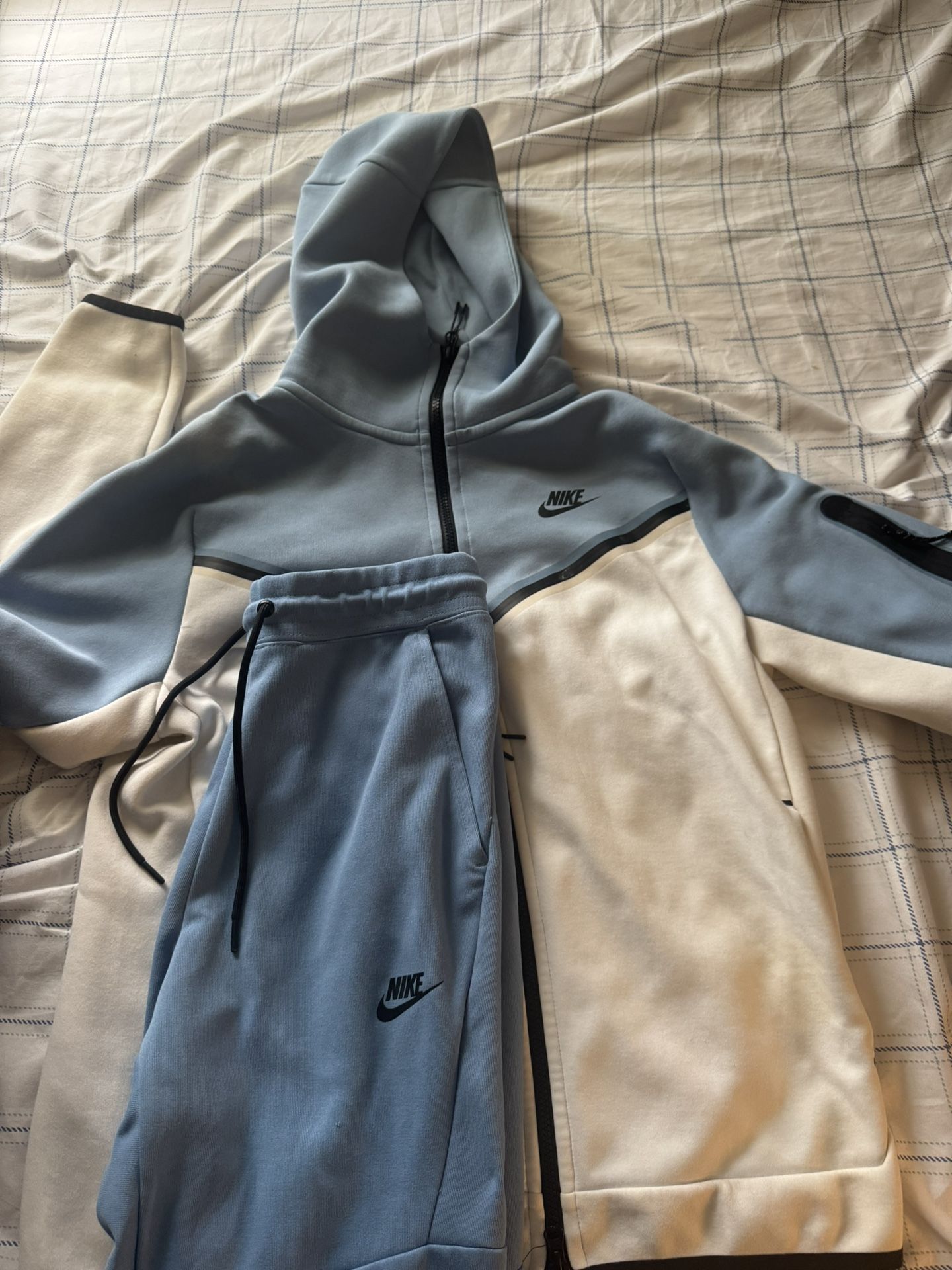 Nike Tech  & Accessories