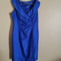 Beautiful Sexy Ladies blue dress size 12 (Jones Wear)