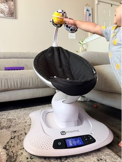 4 Moms (MamaRoo) Baby Swing