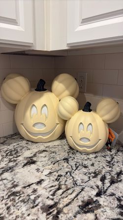 Target exclusive Disney Mickey Mouse pumpkin set beige