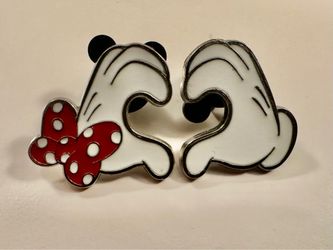 Mickey/Minnie Hand Heart (2 pins!!)