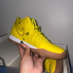 Kyrie 5 SpongeBob brand new size 3Y