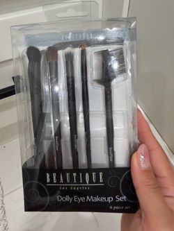 Makeup brushes