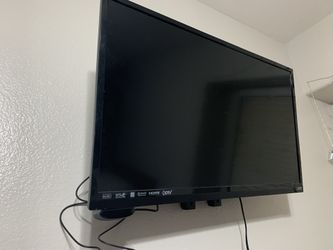 33” Vizio TV, With Roku Included As Well As Wall Mount