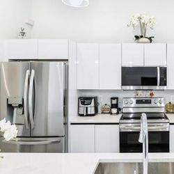 3 piezas de cocina refrigerador microwave. stove 