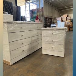 8 drawers dresser and nightstand / Eight drawers dresser and nightstand