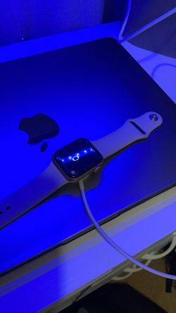 Apple Watch SE (GPS + Cellular) Aluminum 1st Generation