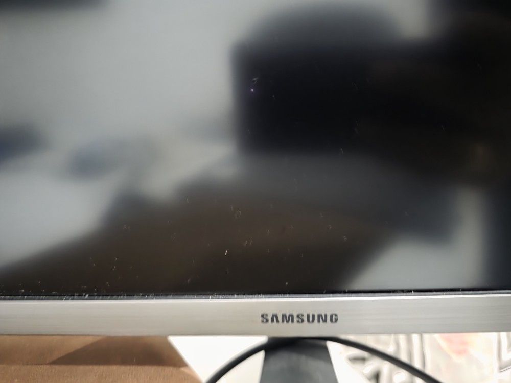 Samsung 28" UHD 4K Monitor (LU28R550UQNXZA) – Excellent Condition