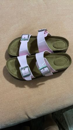 Women’s pink shoes