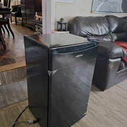 4 months old mini fridge with freezer