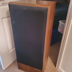 Infinity Vintage   Sm122 Monitors Speakers  Pair  Originally $1299 Need To Refoam Bass 