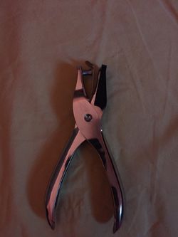 Hole puncher