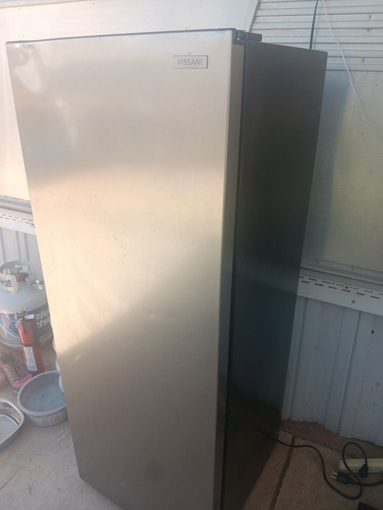 Vissani Freezer/ Refrigerator