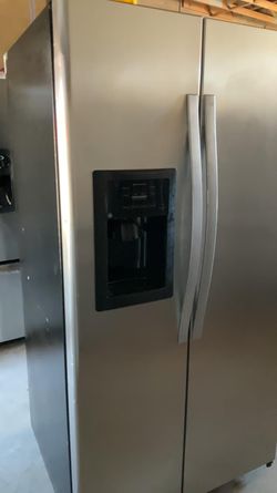 GE  Side-by-Side Stainless Steel Refrigerator Fridge
