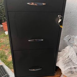 Staples 3-Drawer Vertical File Cabinet, Letter Size, Lockable, 26.8"H x 14.3"W x 18.9"D,