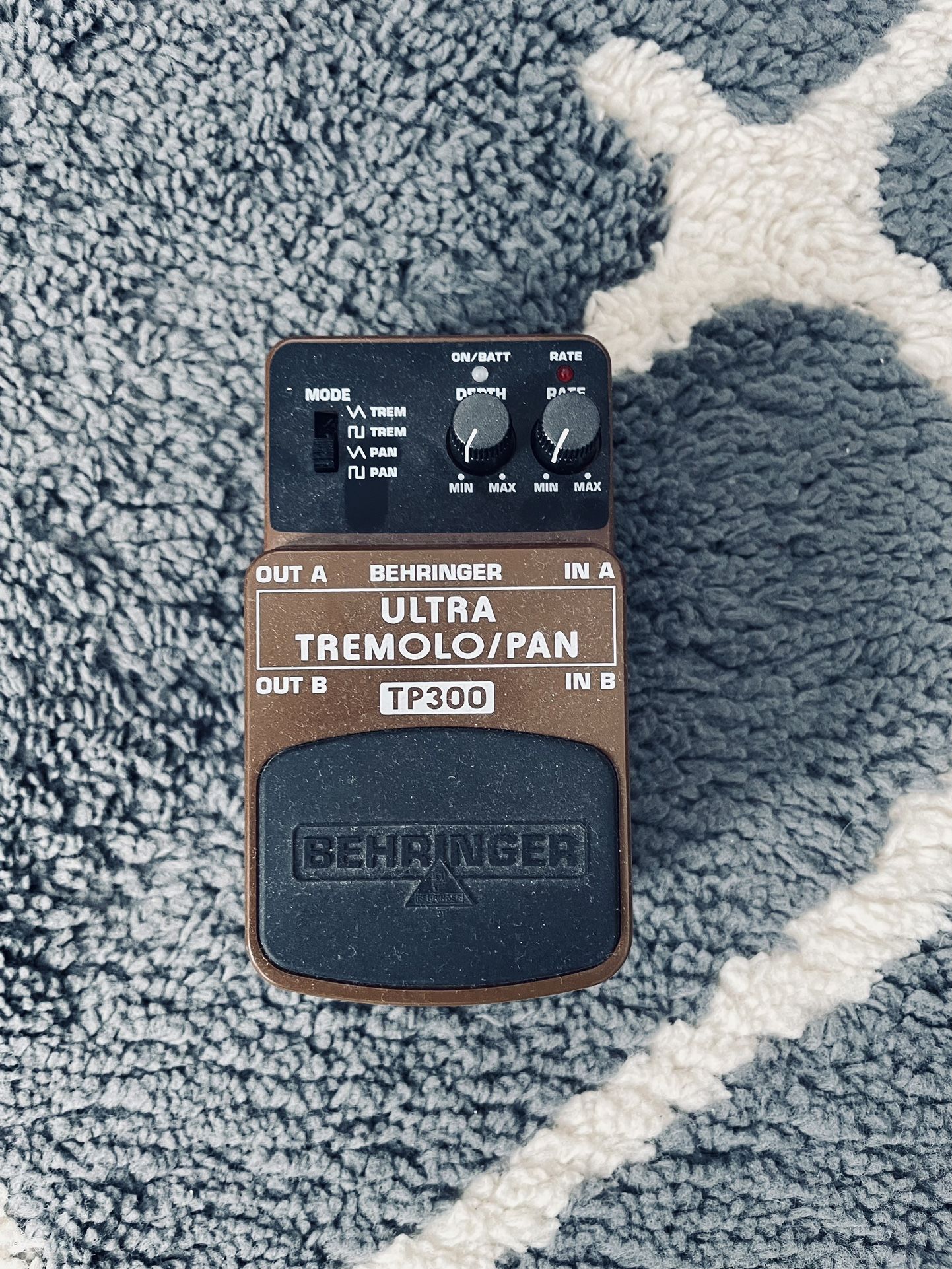 Ultra Tremelo/Pan Guitar Effects Pedal