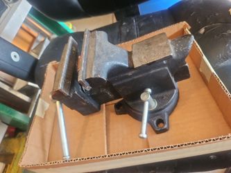 Vise 4 in jaws, swivel, under pipe Jaws,  real nice condition, anvil. E MESA