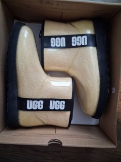 Size 9 , uggs