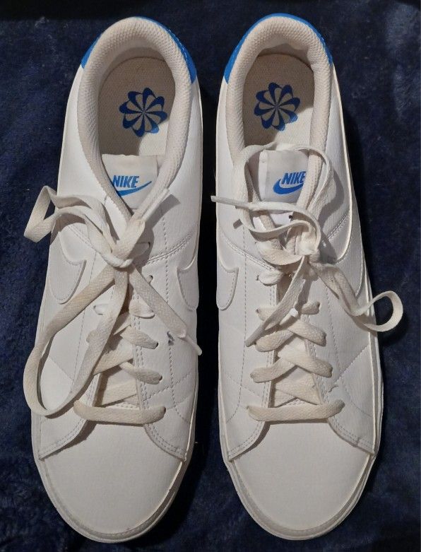 Used Mens Nike Court Legacy Sneaker Shoes.