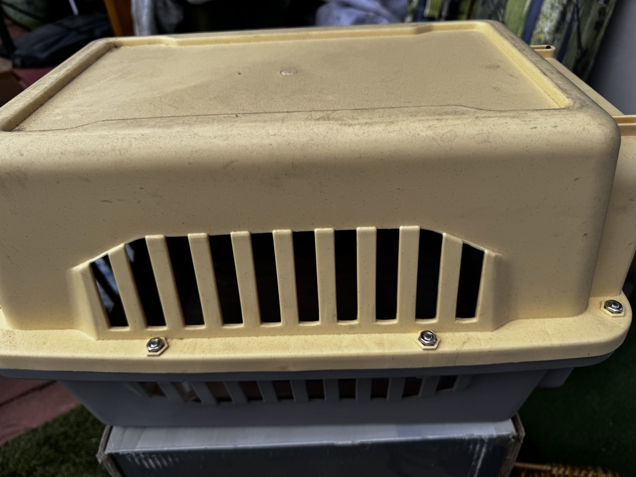 plastic Pet kennel