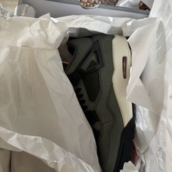 Undefeated Jordan 4 8.5M