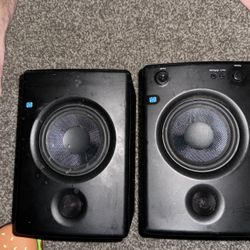 Studio Speakers Ex Ellent Condition 
