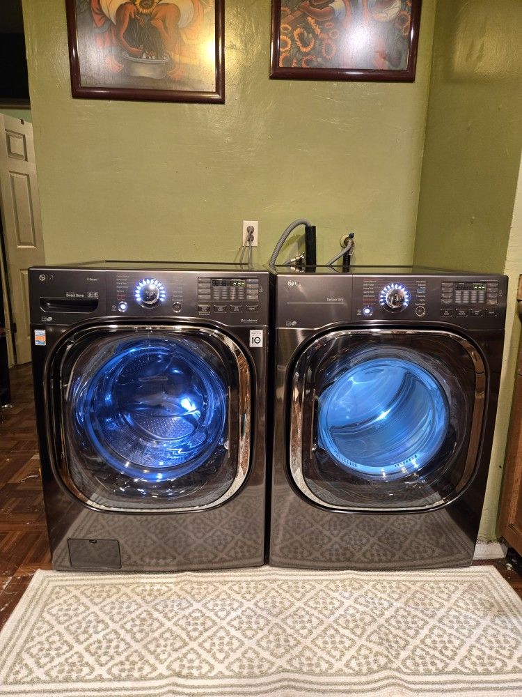 LG Washer and Dryer (Good Condition)
//
Lavadora y secadora LG (Buenas condiciones)