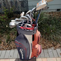Mens TaylorMade golf club set. Complete right handed set with TaylorMade golf bag