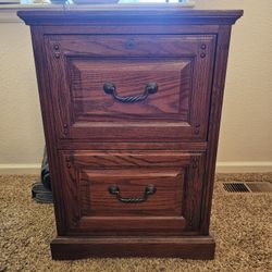 Wooden filing cabinet storage drawer

Good condition, some scratches, please see pictures 

Heavy

Has a lock, but no key

Approximate measurements 

