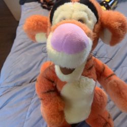 Disney Store Tigger 16 Inch Plush Toy