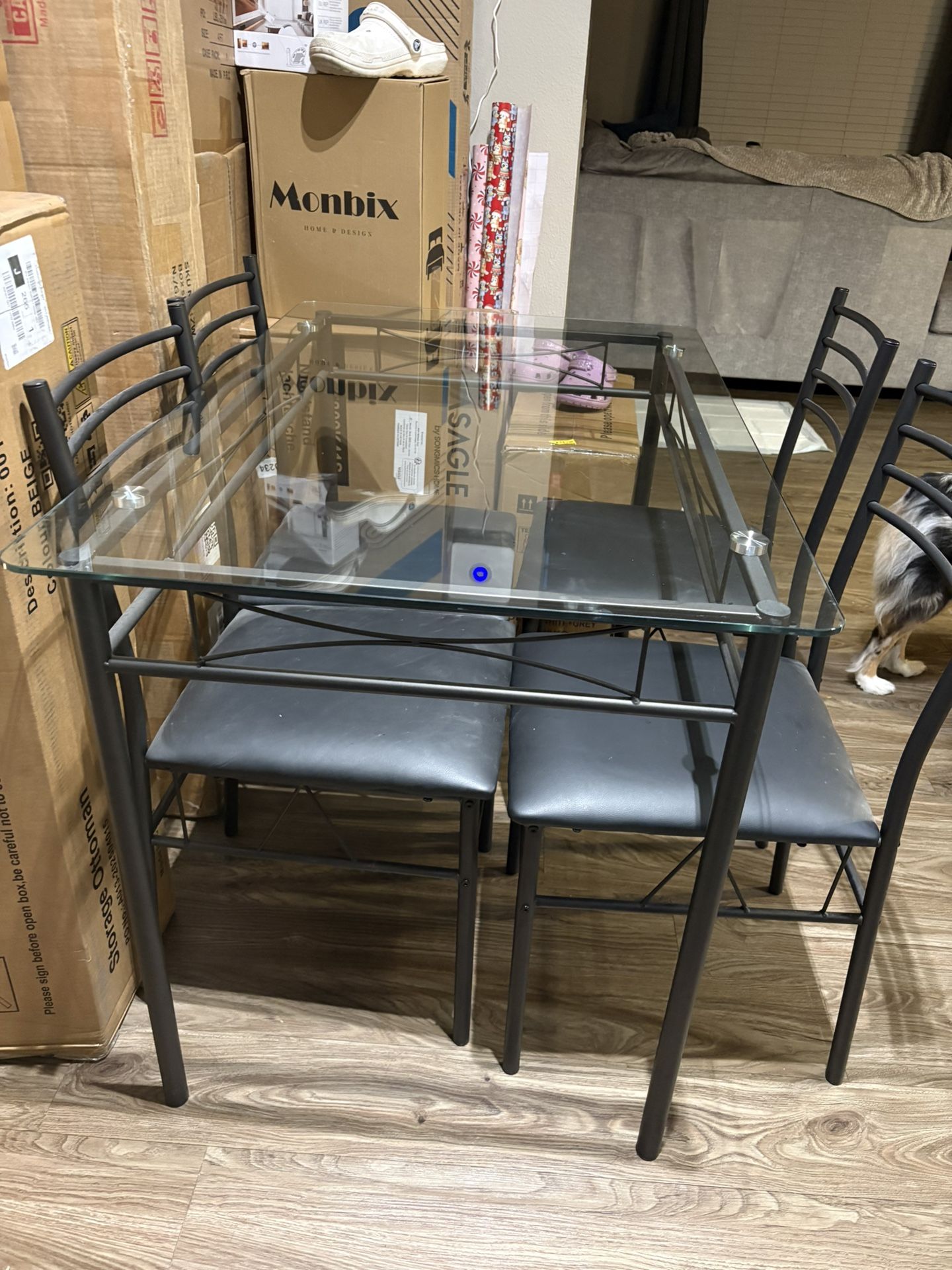 dinning table with 4 chairs