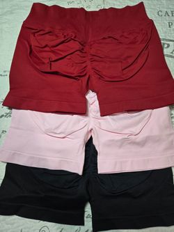 Set of 3 scrunch-butt gym shorts work out shorts / Set de 3