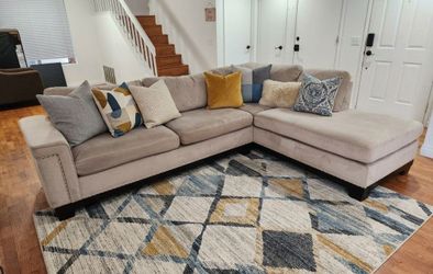 Beautiful Sectional Couch in Excellent Condition!