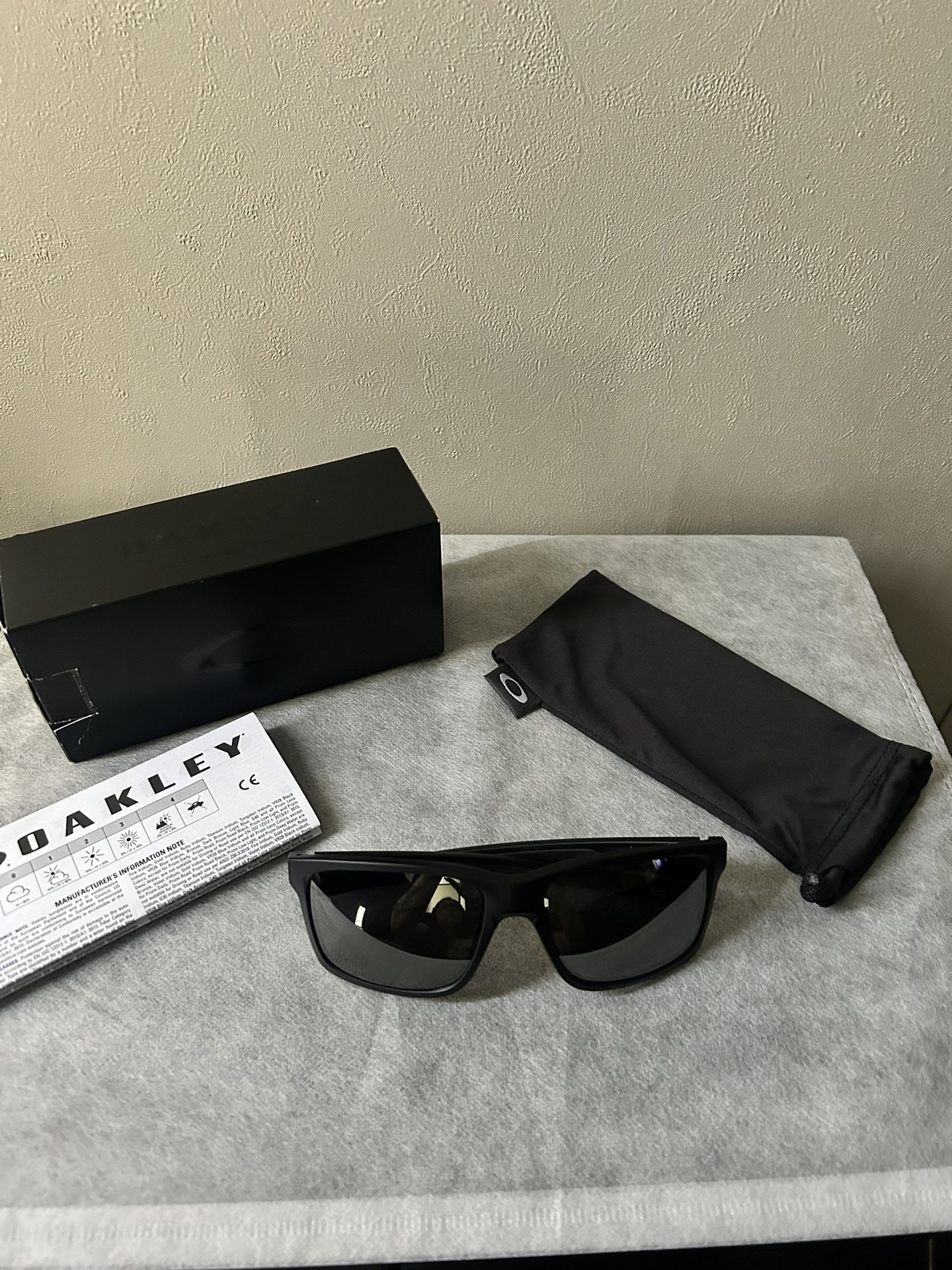NIB Oakley Sylas Polarized Sunglasses 