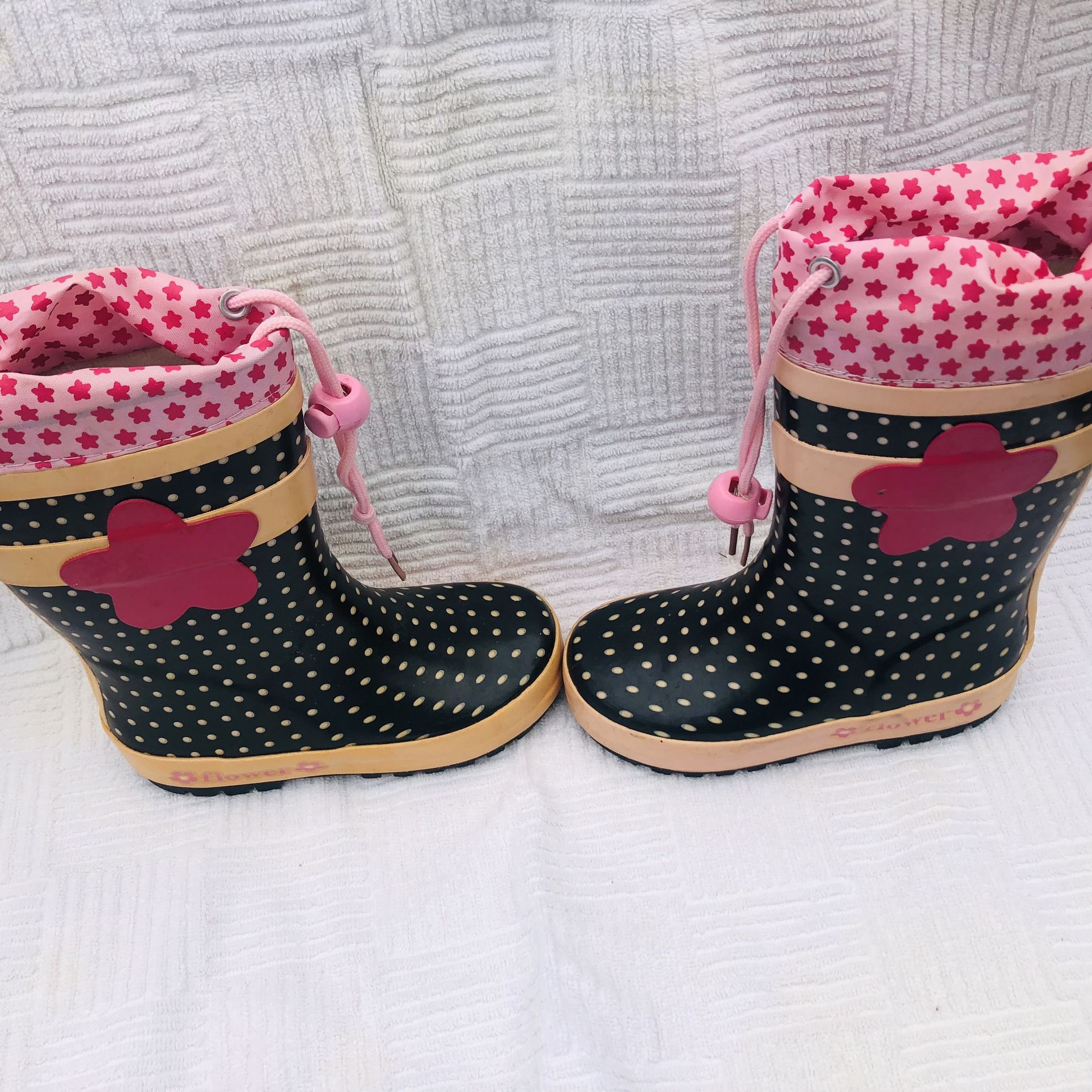 Child’s Rain Boots 24 Flower Rubber Like New!