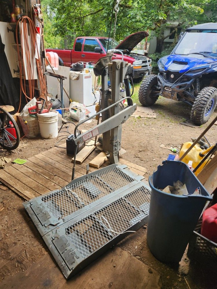 Wheel Chair  Lift