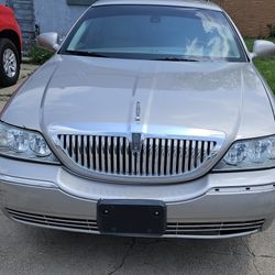 2003 Lincoln Town Car