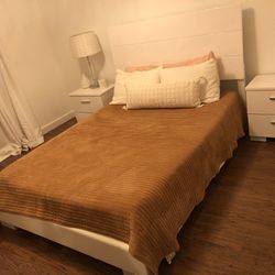 Queen Bed/ Set 