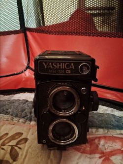Yashica Mat-124G TLR Film Camera
