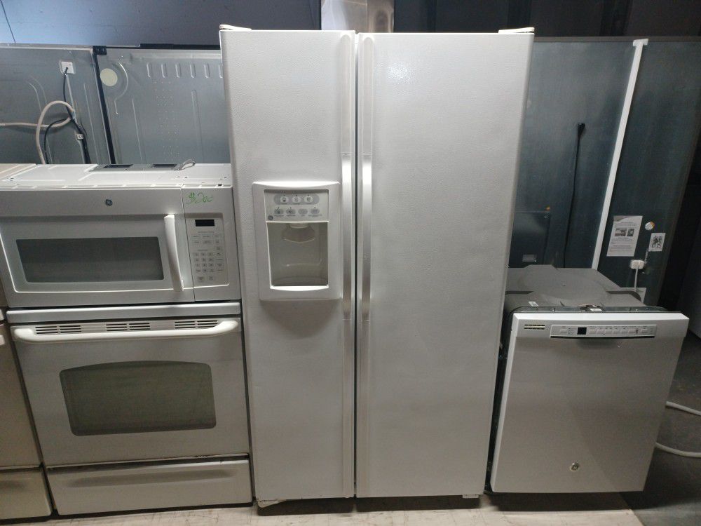 Kitchen Appliances Set G.E - Refrigerator, Stove,  Dishwasher, Microwave.