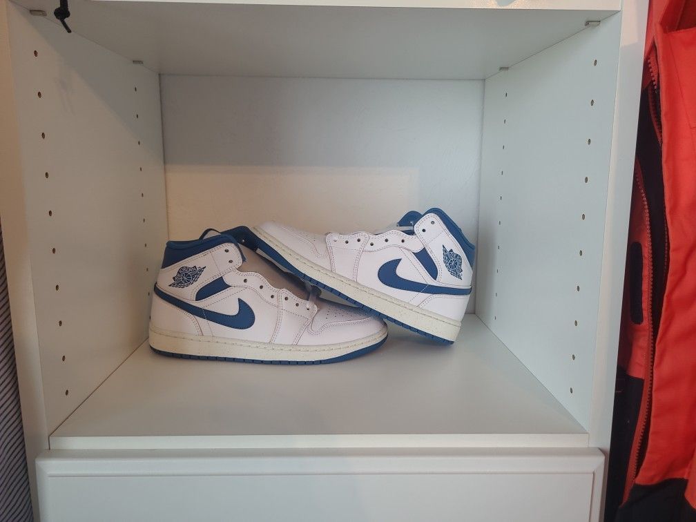 Nike Air Jordan 1 Mid SE 'Industrial Blue'