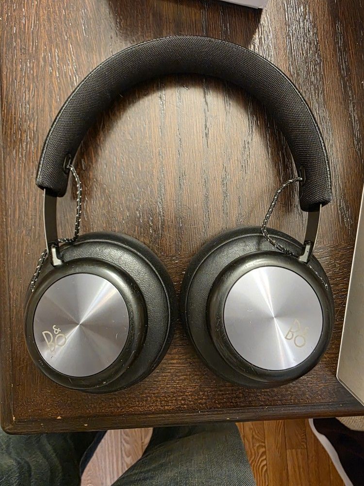Bang OLUFSEN Beoplay H4