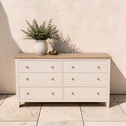 The Sandstone Grove Dresser
